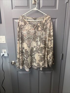 Denver Hayes Beige Paisley Long Sleeve Blouse